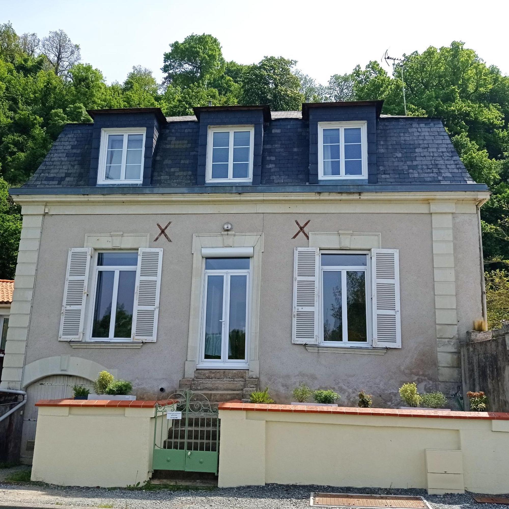 Hotel Lucriolla Oree-d'Anjou Exteriér fotografie